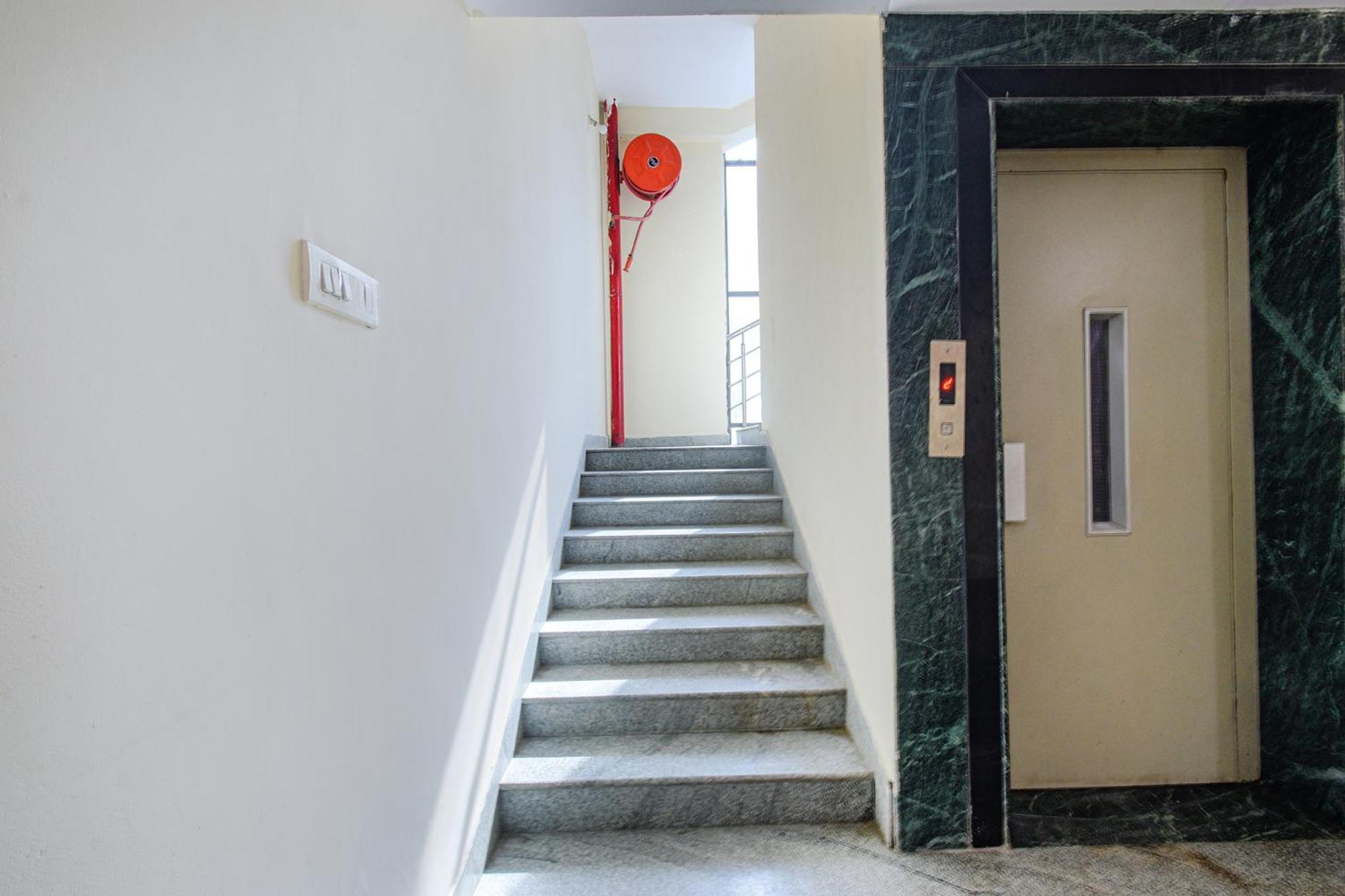 Fabhotel N Residency, Hitech City - 350M From Yashoda Hospital, Hitech City Hyderabad Eksteriør billede